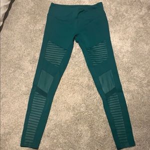 Gently worn Alo yoga Moto leggings.Drk green.szM.